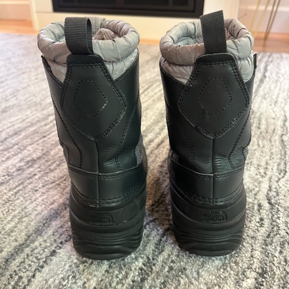 The North Face Kids Alpenglow Snow Boots - size 4 - Picture 2 of 10